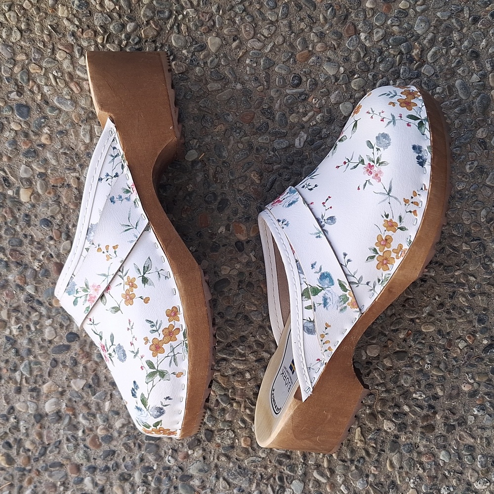 Björk Swedish comfort white floral wooden clogs size 37 - Picture 2 of 8